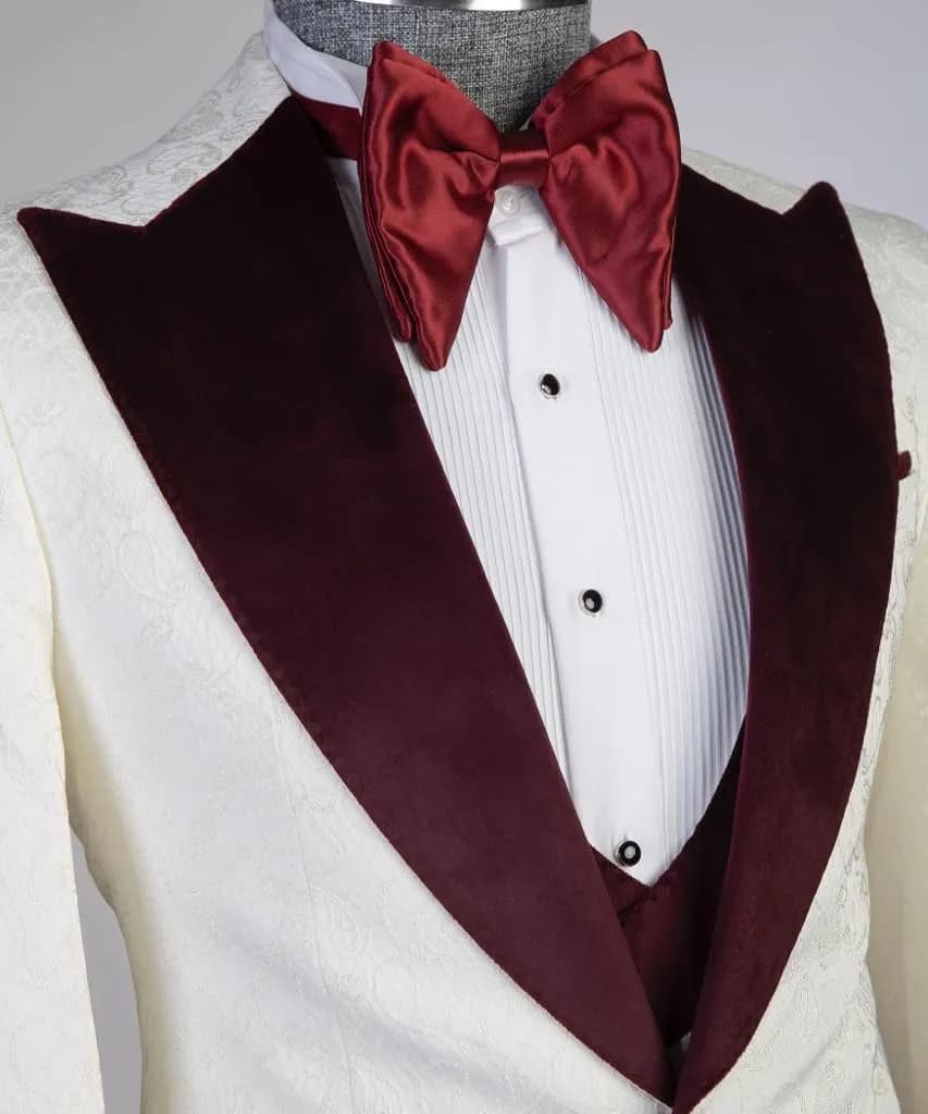 2 Buttons Burgundy Lapel — styled